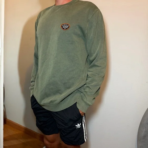 VISSLA sweatshirt - Picture 10 of 14